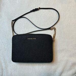 Jet Set Large Saffiano Leather Crossbody Bag | Black